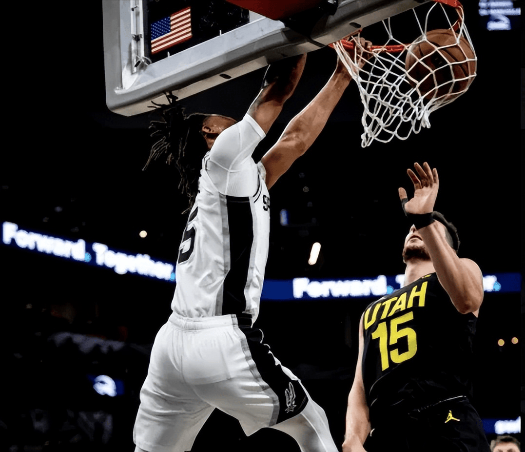 开云体育入口-爵士绝地反击快船，保罗统治全场