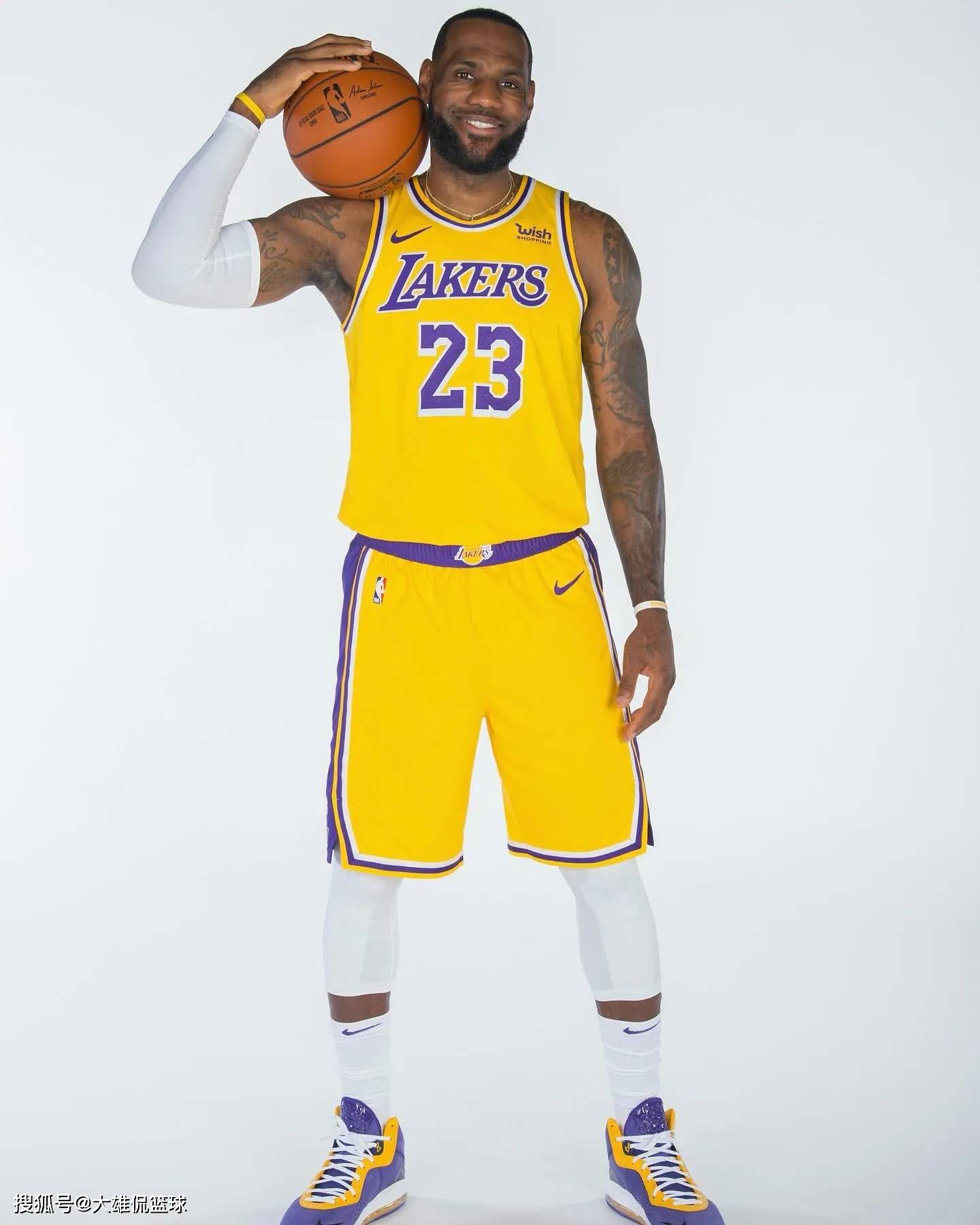 开云体育-包含热火逆转热火B队，詹姆斯送出助攻的词条